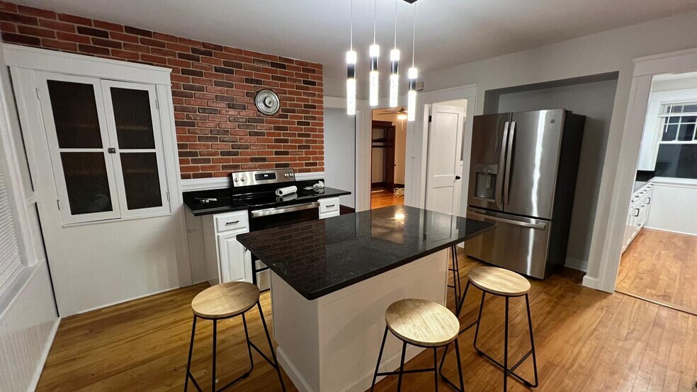 Building Photo - 90 Fairfax Rd