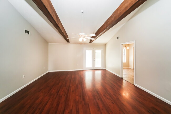 Building Photo - 2604 Lynnfield Rd