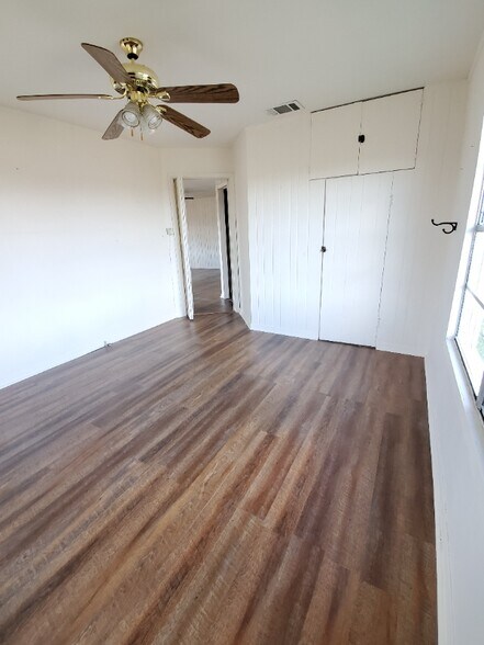 Building Photo - 615 FM 1466