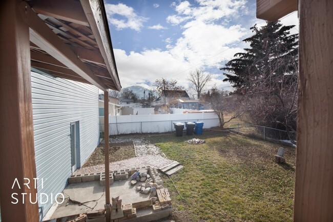 Building Photo - 457 N 750 E