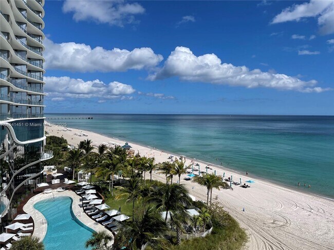Building Photo - 15645 Collins Ave