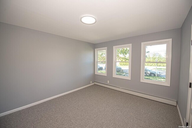 Building Photo - 76 Amity St