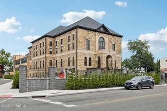 Building Photo - 179 Chelsea Ave