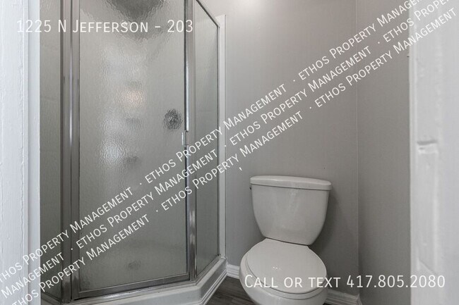 Building Photo - 1225 N Jefferson-203