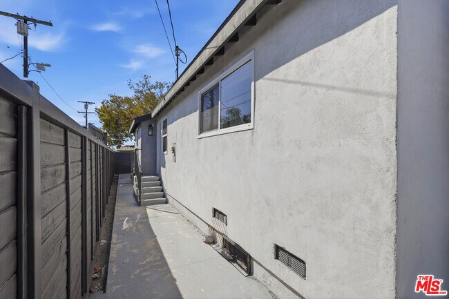 Building Photo - 3050 Chesapeake Ave