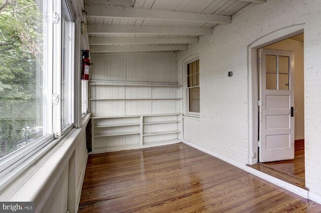 Building Photo - 1015 Quebec Place NW