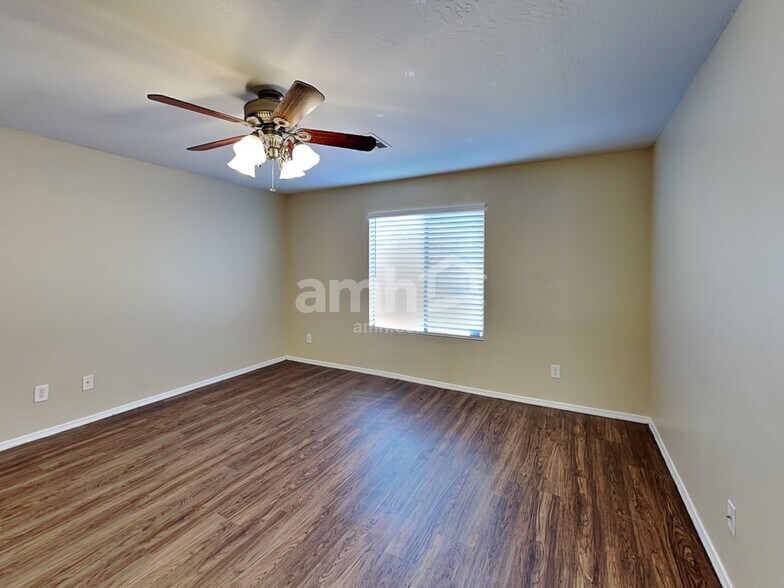 Building Photo - 23410 W Mohave St