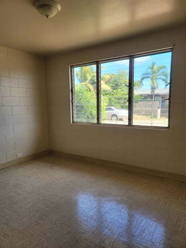 Building Photo - 3-Bedroom 2-bathroom