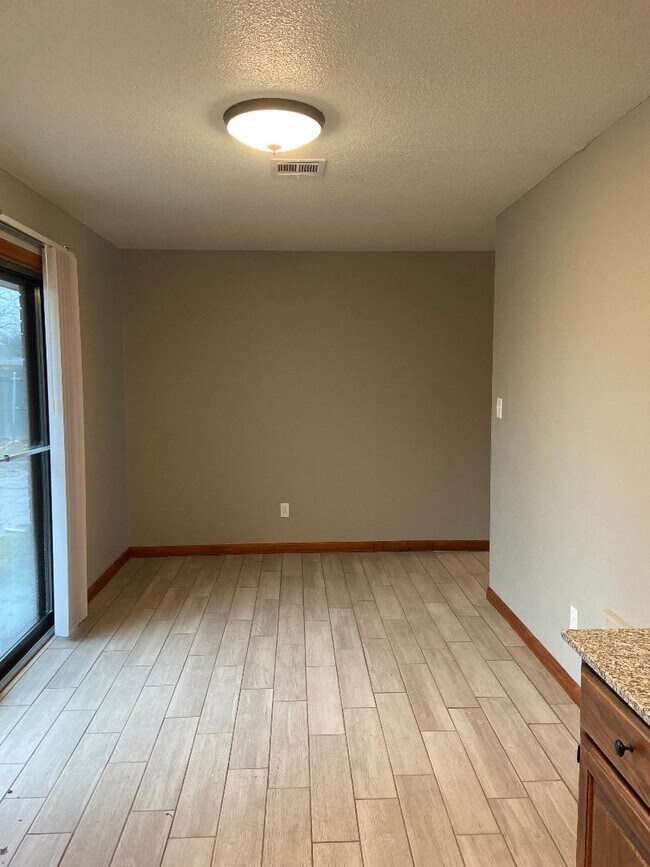 Building Photo - 1506 Canterbury St