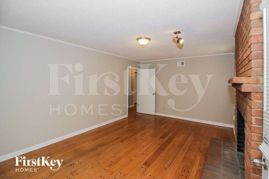 Building Photo - 2693 Satellite St