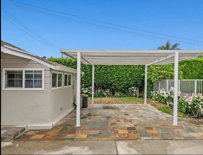 Building Photo - 923 W Orange Grove Ave