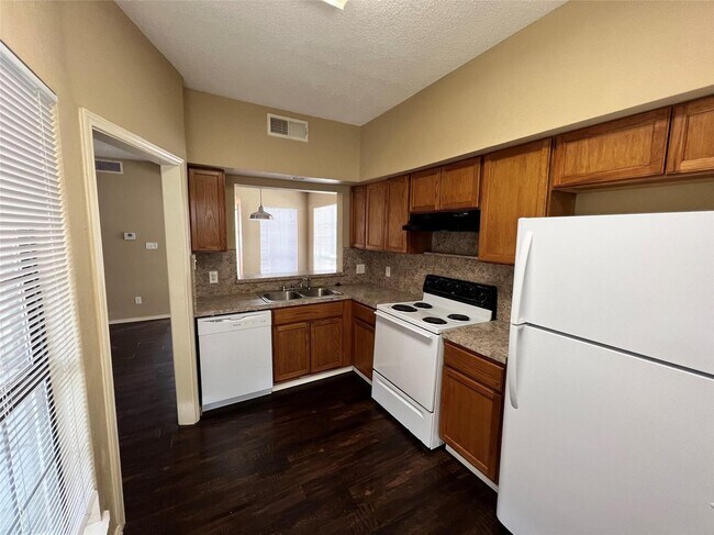 Building Photo - 9601 Forest Ln