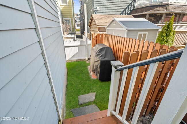 Building Photo - 49 Franklin Ave