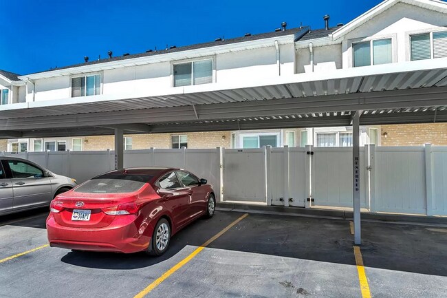 Building Photo - Available Now!   4 bedrooms, 3 1/2 baths PLUS Large Bonus Room