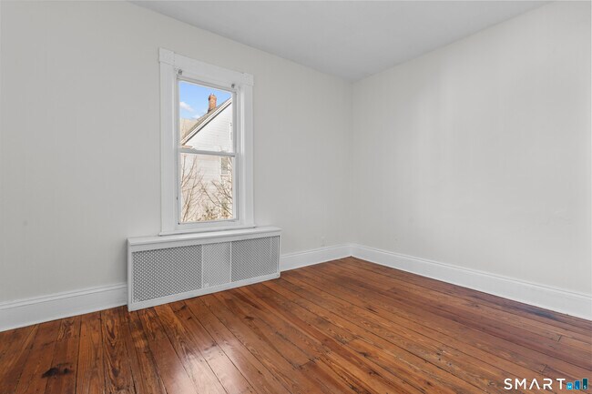 Building Photo - 394 Gregory St