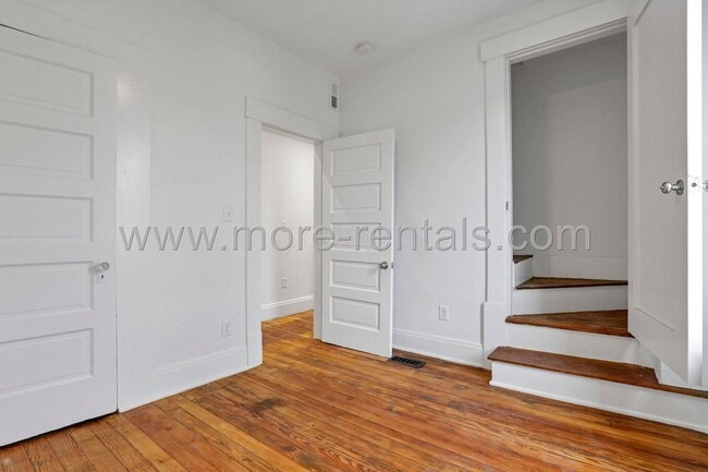 Building Photo - Stunning and move-in ready 3 bdr house