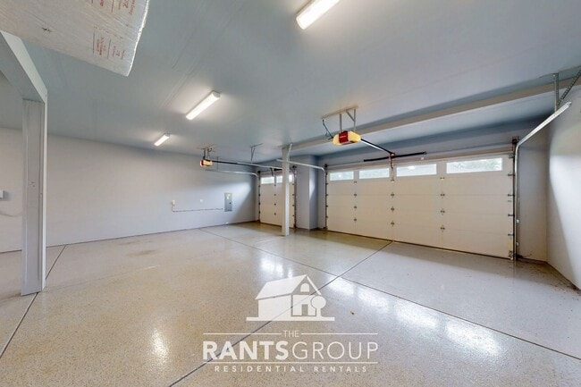 Building Photo - Luxury 4-Bedroom Home with 5-Car Garage & ...