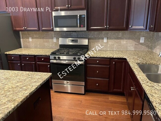 Building Photo - 1003 Drayman Pl