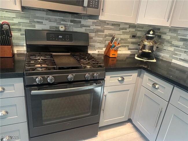 Building Photo - 820 Bergamont Dr