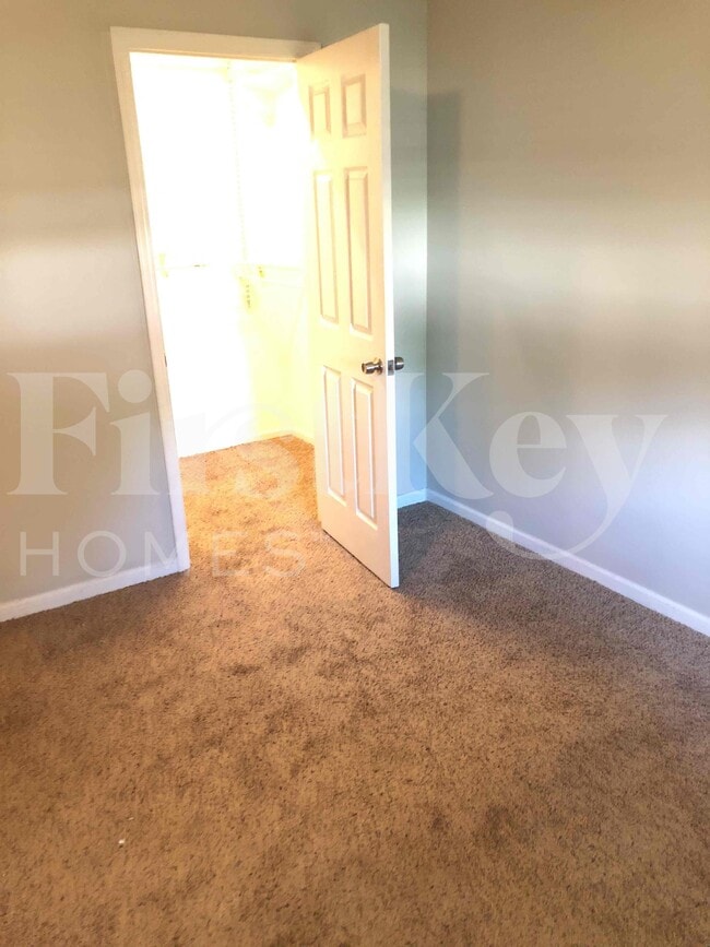 Building Photo - 127 Saugatuck Rd