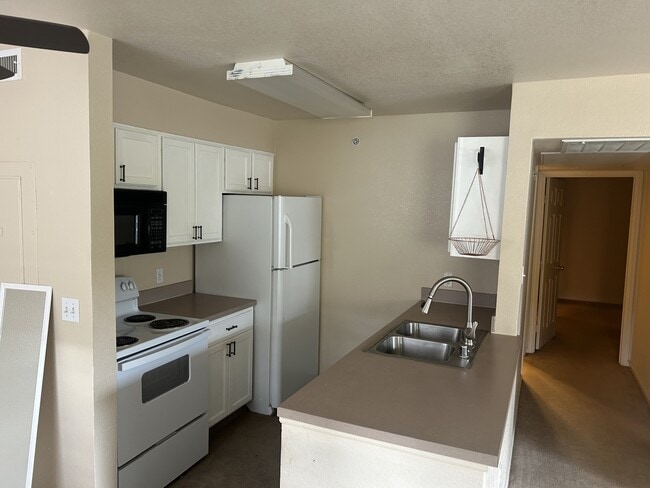 Building Photo - 127 Jules Dr