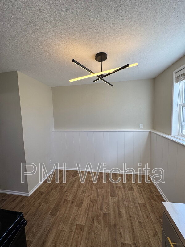 Building Photo - 713 N Dougherty Ave