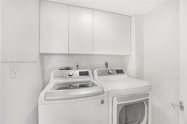 Building Photo - 3600 Yacht Club Dr