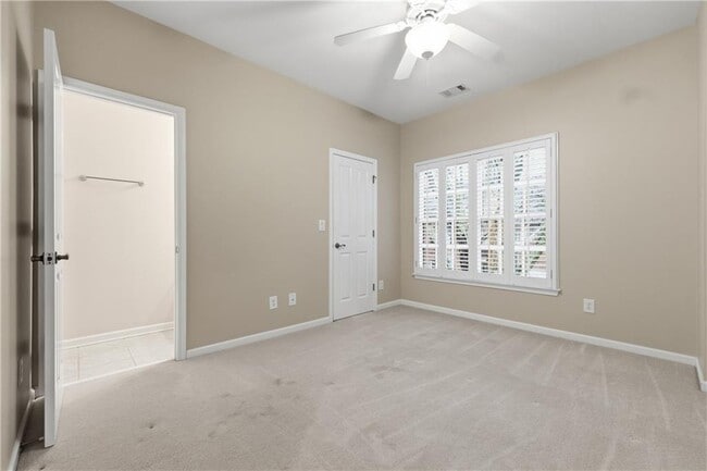 Building Photo - 3194 Windsor Lake Dr NE