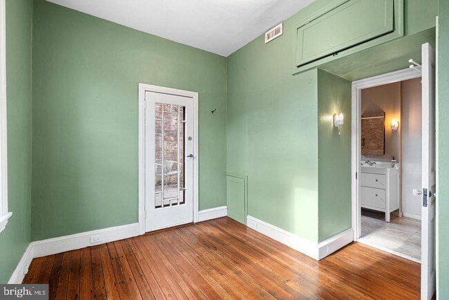 Building Photo - 846 LeCount St