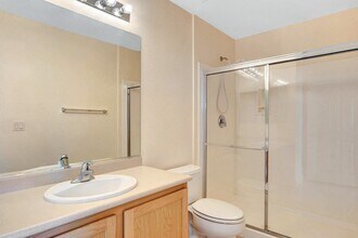 Building Photo - Beautiful top floor condo!