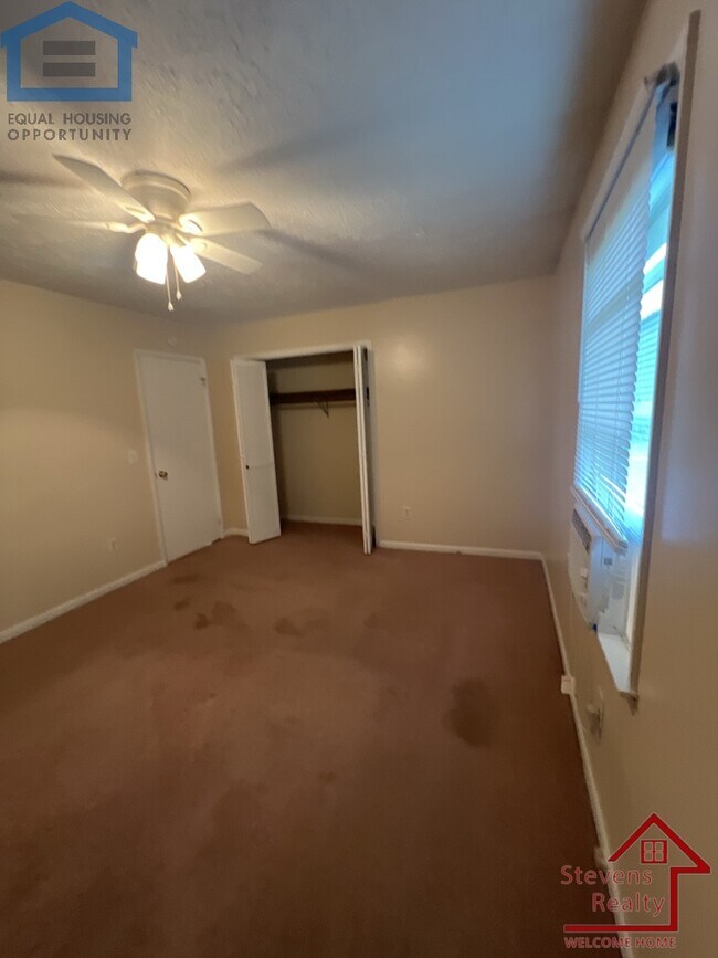 Building Photo - 1340 Hidden Valley Dr