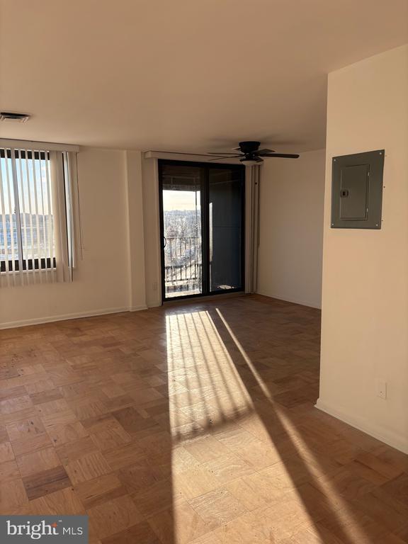 Building Photo - 3450 Toledo Terrace