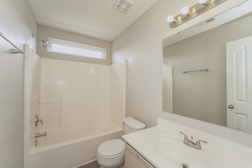 Building Photo - 4705 Fox Thorne Dr