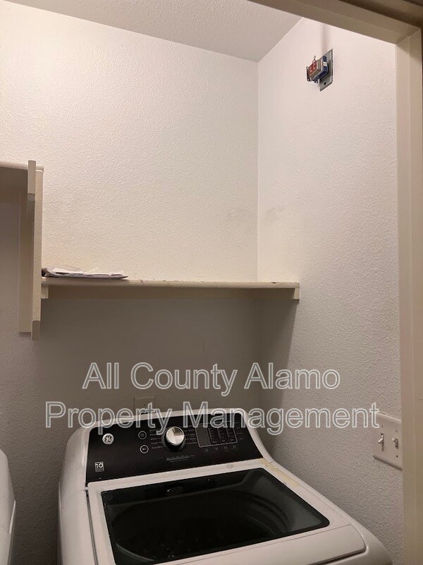 Building Photo - 10303 Lateleaf Oak