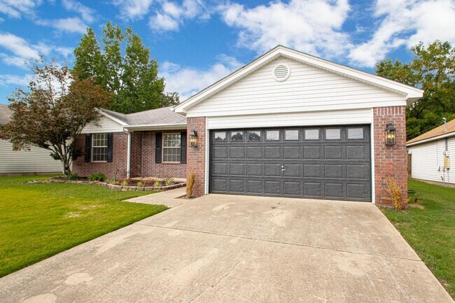 Building Photo - 23 Pamela Ln