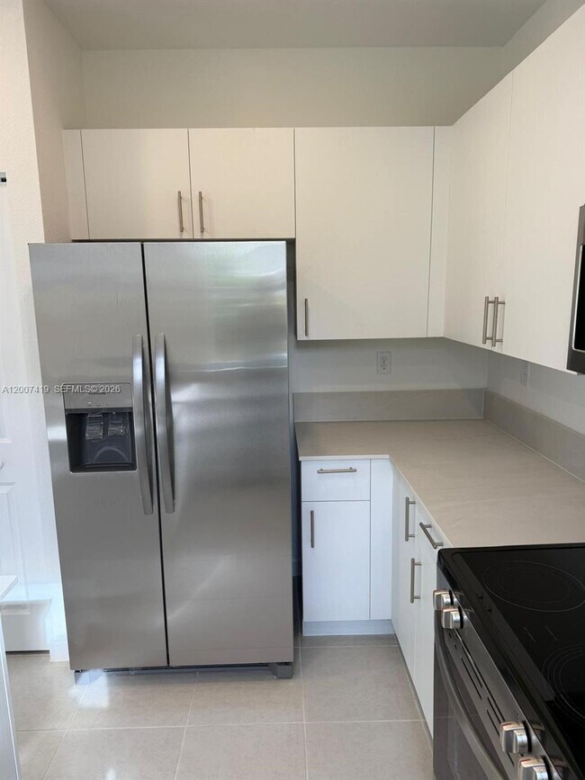 Building Photo - 2573 SE 25th Ter