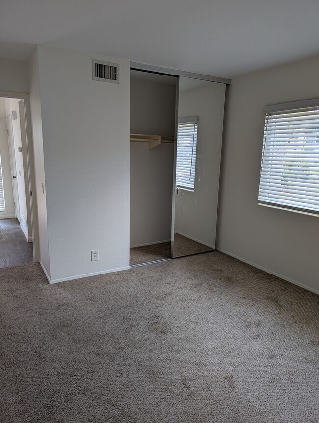 Building Photo - 3 Bed/2 Bath Townhome in Poway