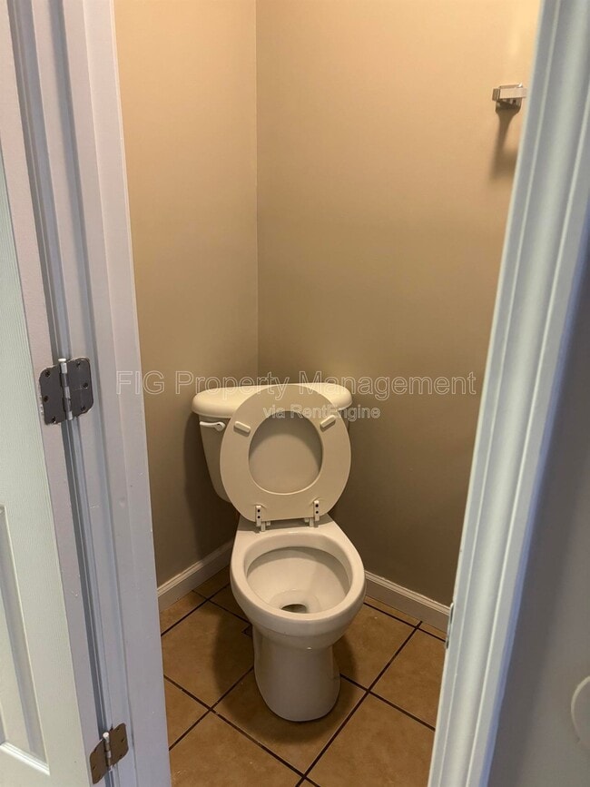 Building Photo - 940 Chadwick Dr