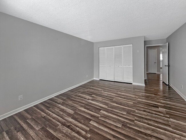 Building Photo - Stylish 2-Bedroom, 2-Bath End-Unit Condo i...