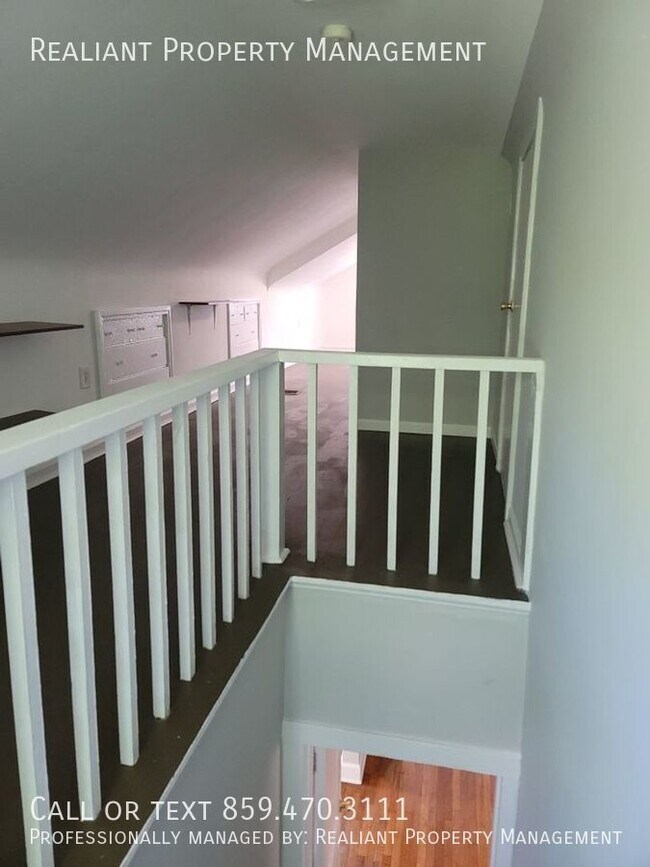 Building Photo - 1411 Hill St