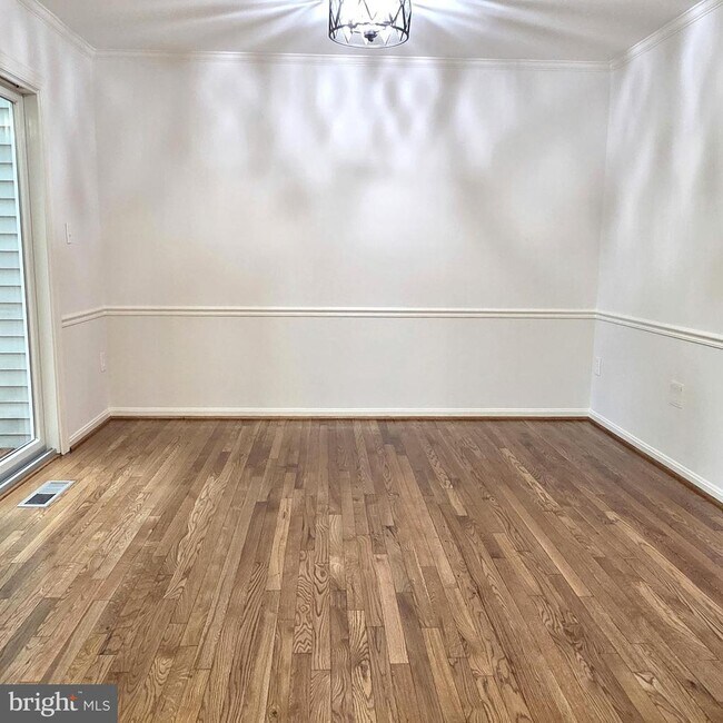 Building Photo - 10617 Pine Haven Terrace