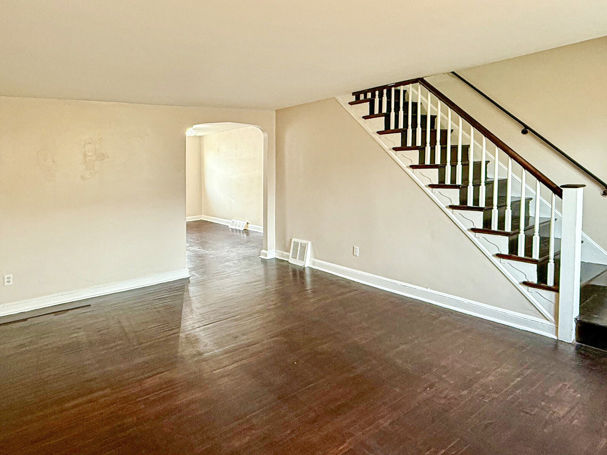 Living room - 116 W Berkley Ave