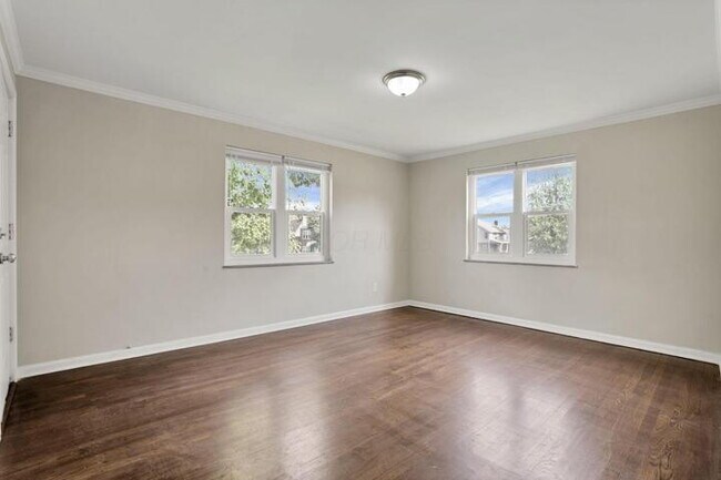 Building Photo - Charming 1BD/1BA Near Downtown Columbus — Minutes to German Village