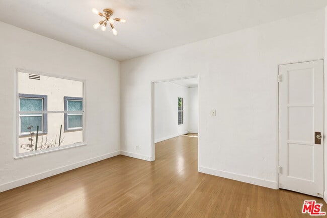 Building Photo - 3429 Edgehill Dr