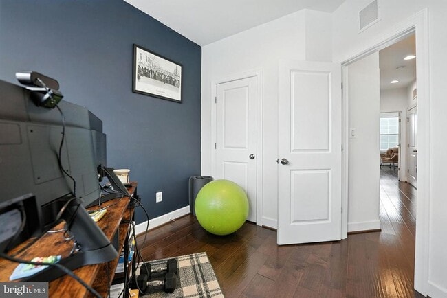 Building Photo - 610 Watermans Dr