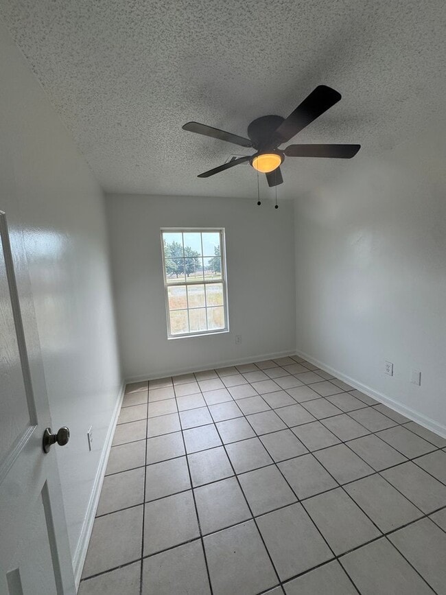 Building Photo - 3 Bed / 1 Bath Available Now in Weiner, AR.
