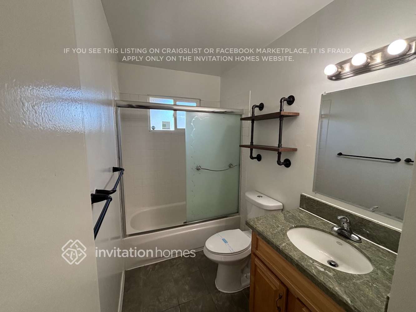 Building Photo - 10720 Paiute Way