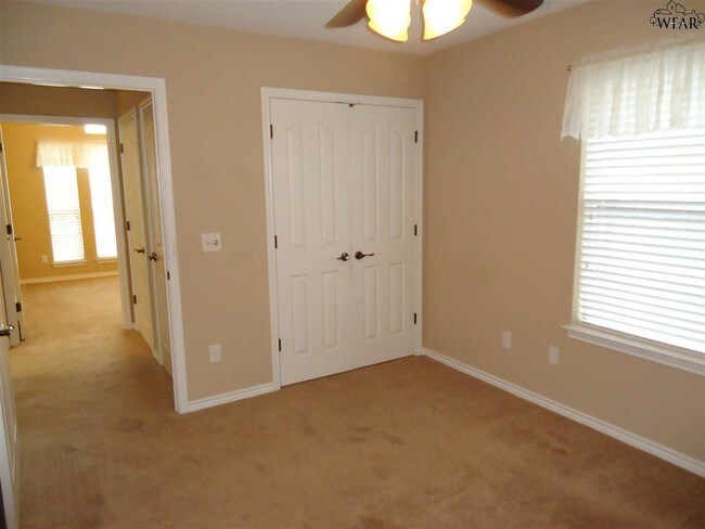 Building Photo - 4823 Belair Blvd