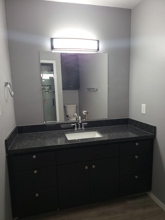 Building Photo - 2401 S Jackson Rd