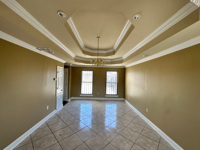 Building Photo - Lovely 4 Bedroom Home